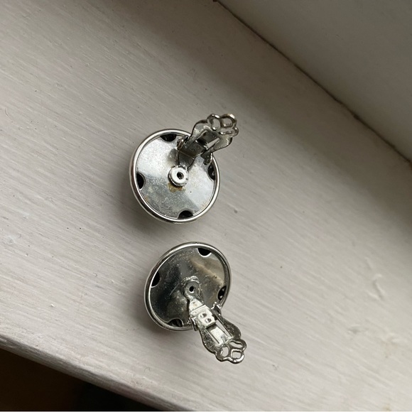 Vintage Round Silver Clip On Earrings Circa 1950 - Picture 2 of 4